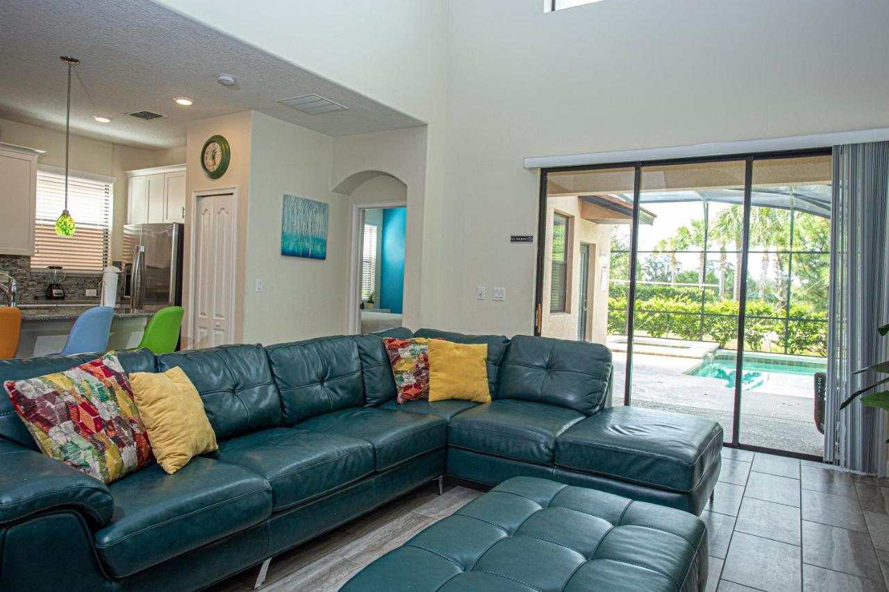 Gorgeous 5 Bd Single Family With Pool 5528 *