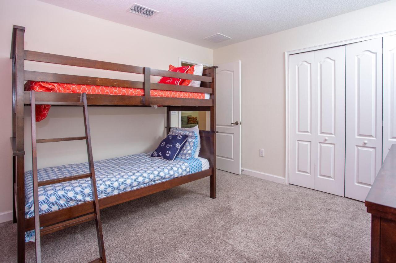 Gorgeous 5 Bd Single Family With Pool 5528