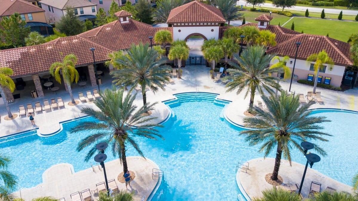 Gorgeous 5 Bd Single Family With Pool 5528 *