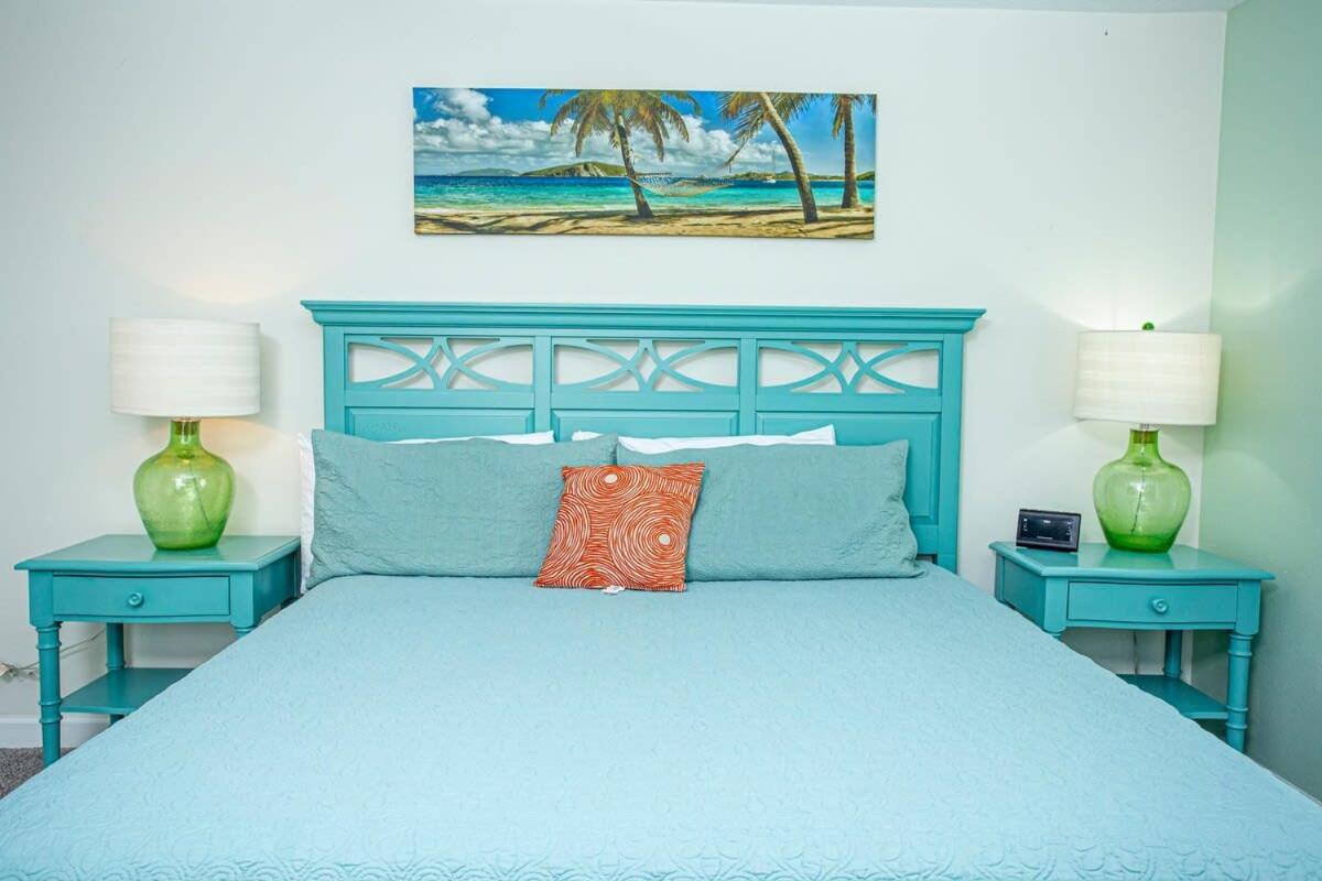 Gorgeous 5 Bd Single Family With Pool 5528