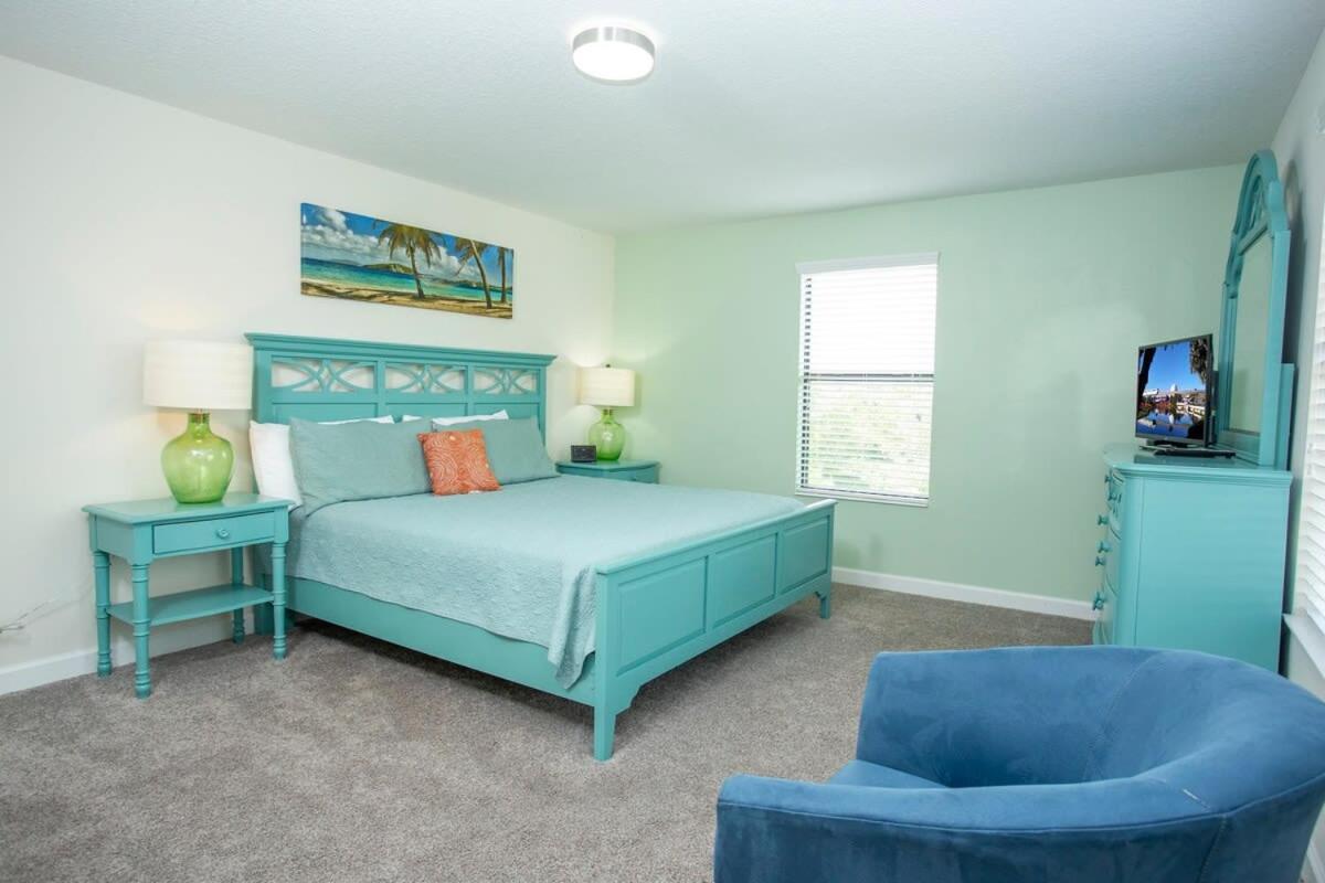 Gorgeous 5 Bd Single Family With Pool 5528 Davenport
