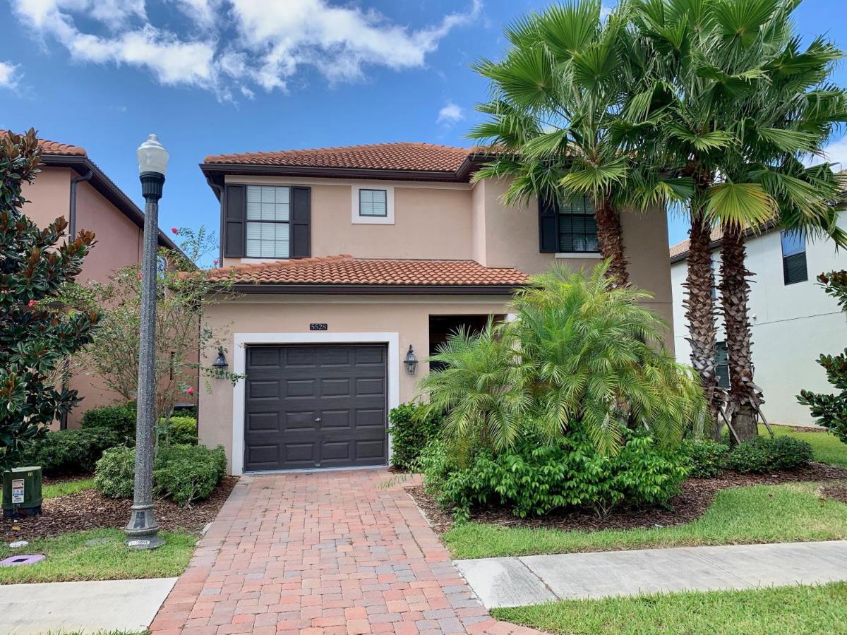 Holiday home Gorgeous 5 Bd Single Family With Pool 5528